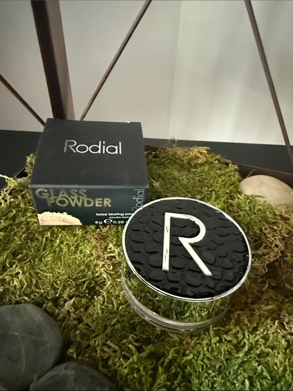 Rodial Glass Powder – Loose Blurring Powder (8 g / 0.28 oz)